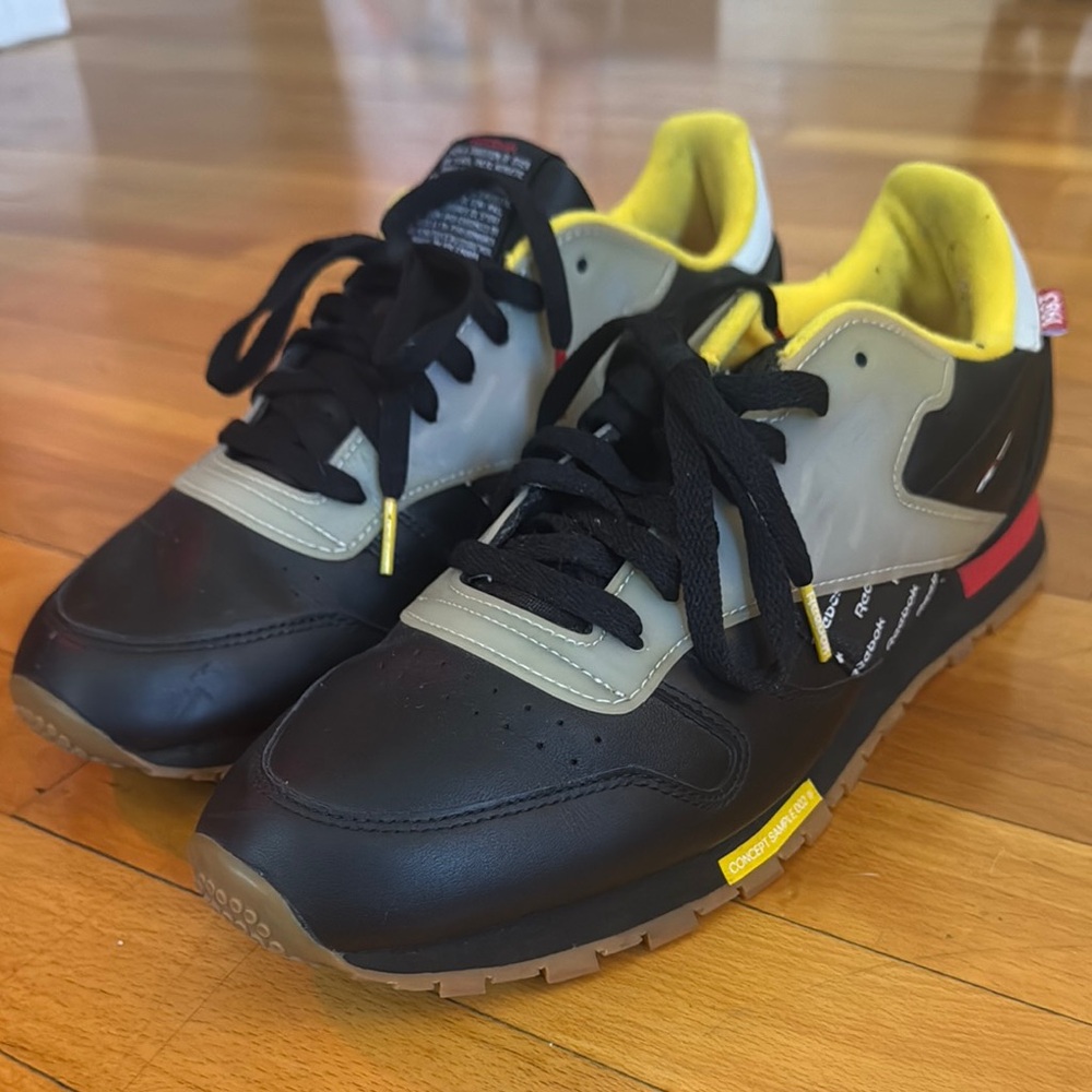 Men's Reebok Classic Leather Altered Sz US 10 1/2 RARE MODEL